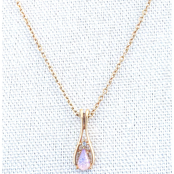 Avon Fireglow Teardrop Pendant / Necklace - 1977 Opal and Rhinestone Beauty! - Picture 3 of 9